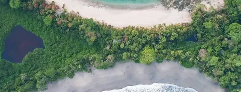 Una vista aerea degli hotel del Pacifico centrale