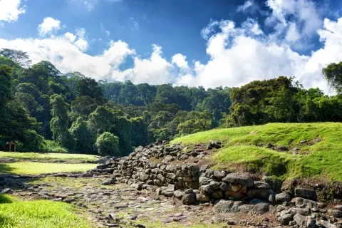 Sito archeologico di Guayabo. Rovine precolombiane nei pressi del vulcano Turrialba, Costa Rica