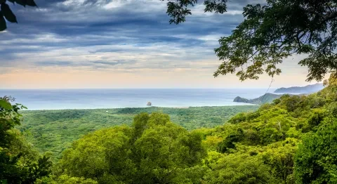 Panorama sulla costa del Pacifico nel Parco Nazionale di Santa Rosa in Costa Rica