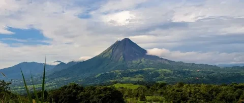 Foto panoramica del vulcano scattata dalla Volcan Arena