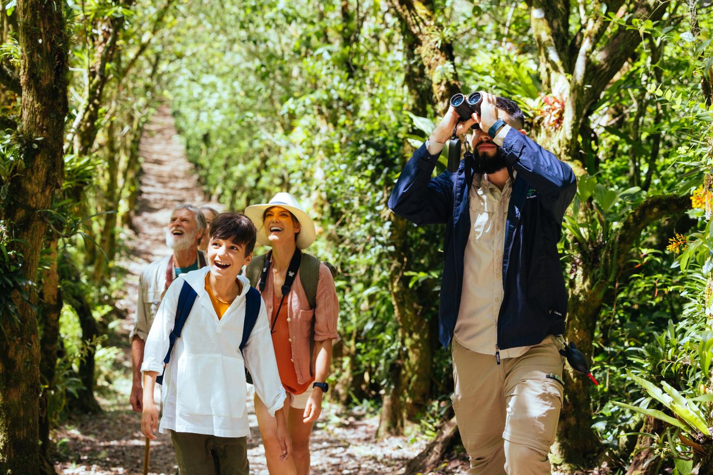 gruppo-birdwatching-closeup-curi-cancha-reserve-monteverde
